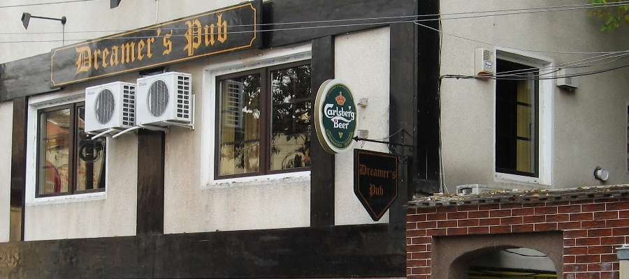 dreamers pub picture on general Berthelot street